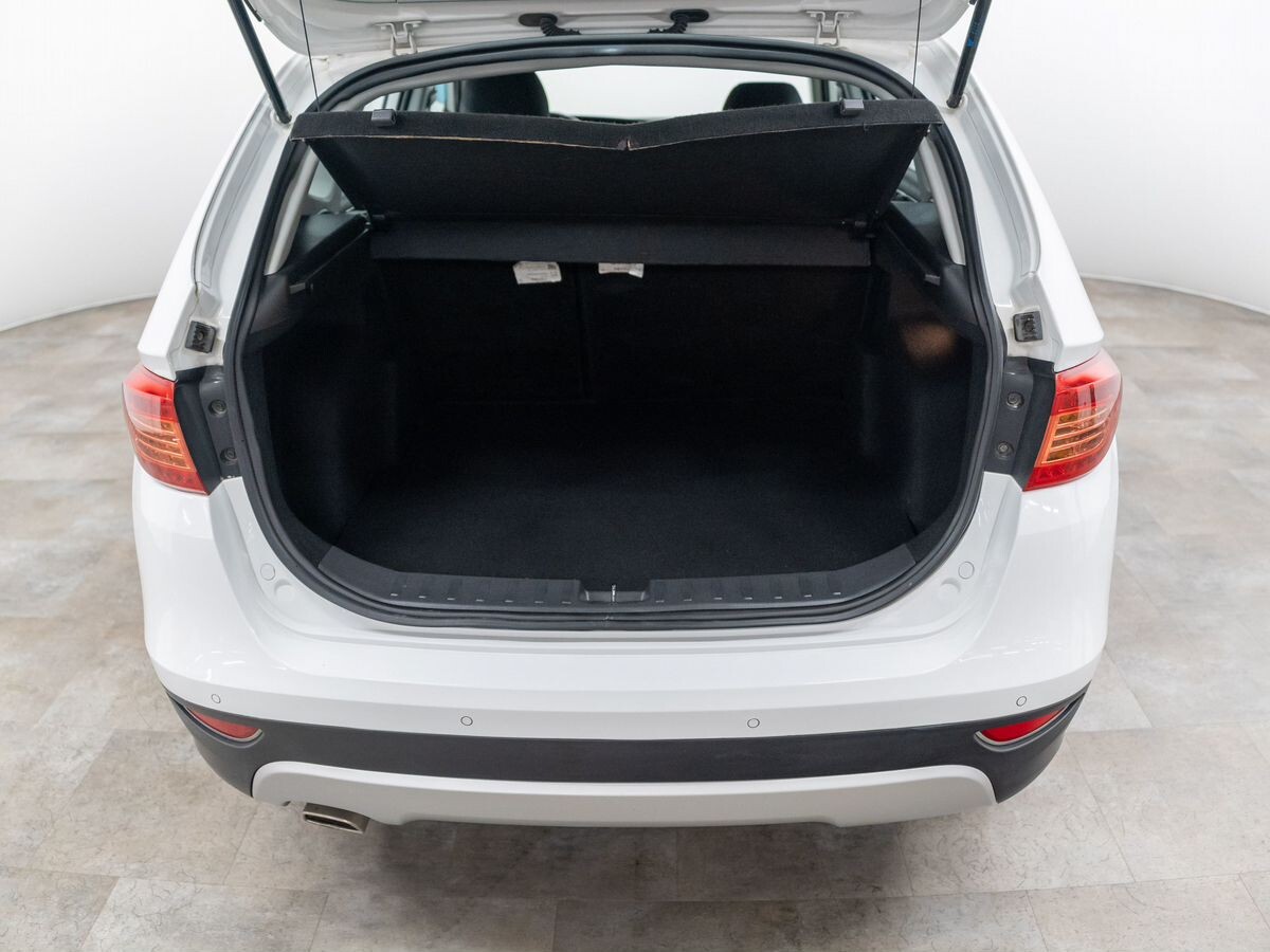 Brilliance V5 2015 - фото автомобиля