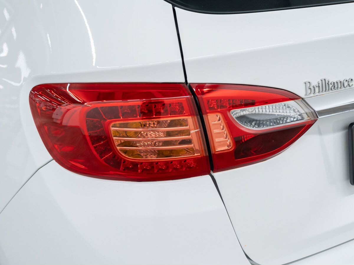 Brilliance V5 2015 - фото автомобиля