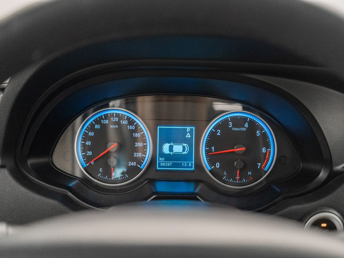 Brilliance V5 2015 - фото автомобиля