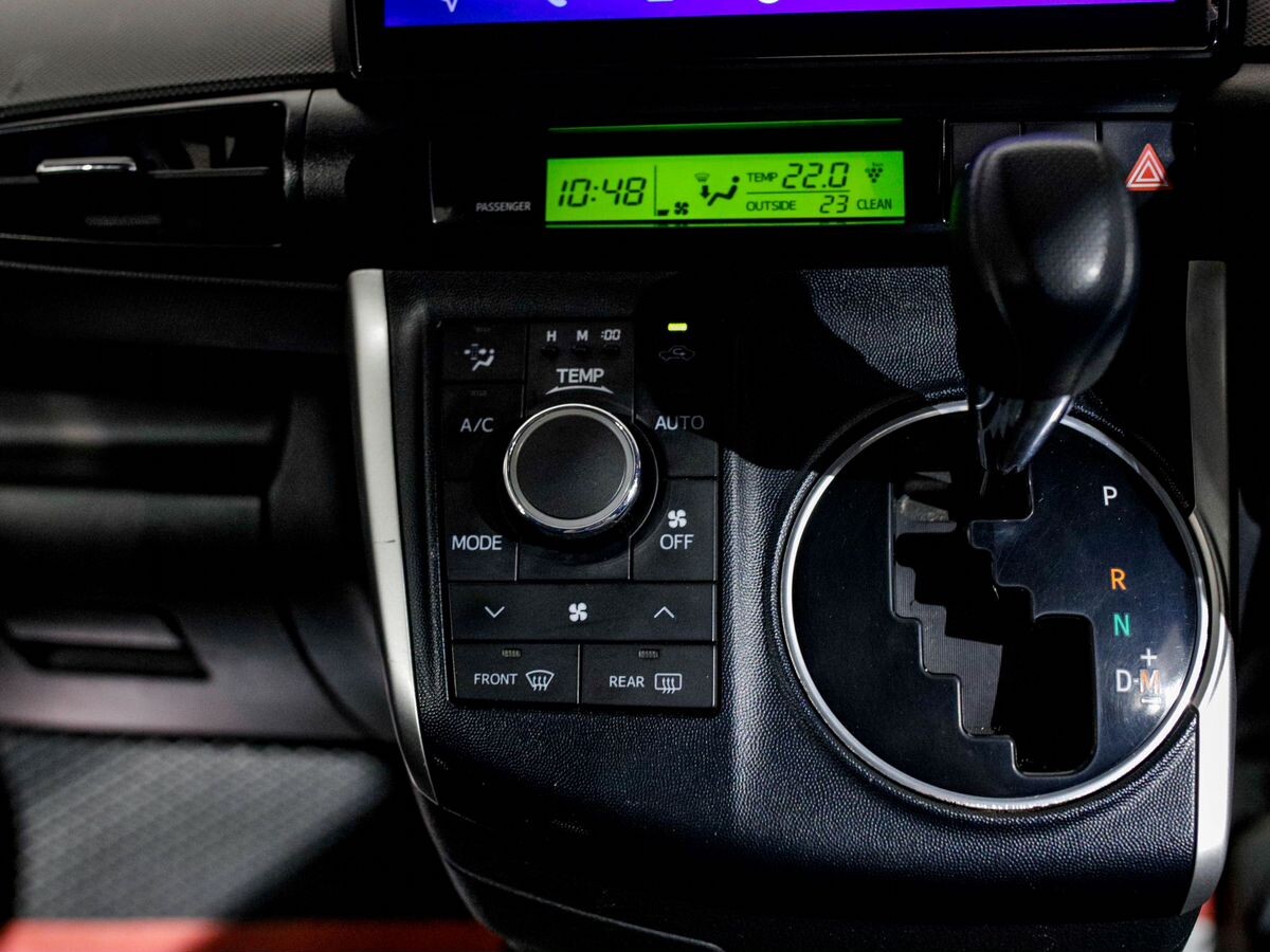 Toyota Wish 2009 - фото автомобиля