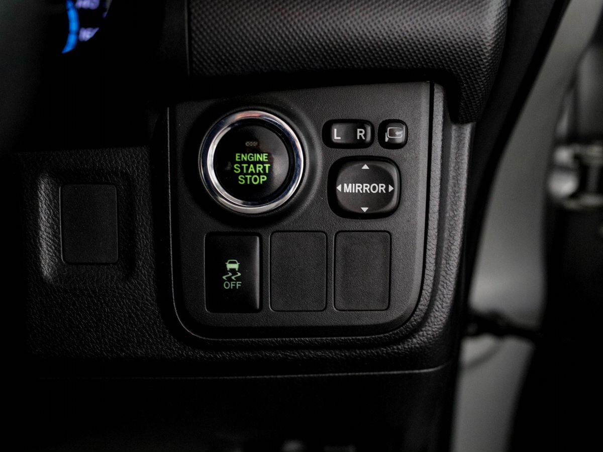 Toyota Wish 2009 - фото автомобиля
