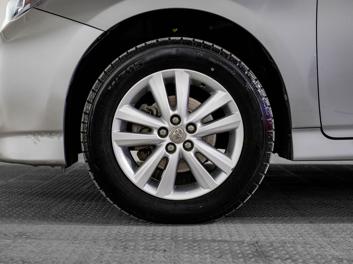 Toyota Wish 2009 - фото автомобиля