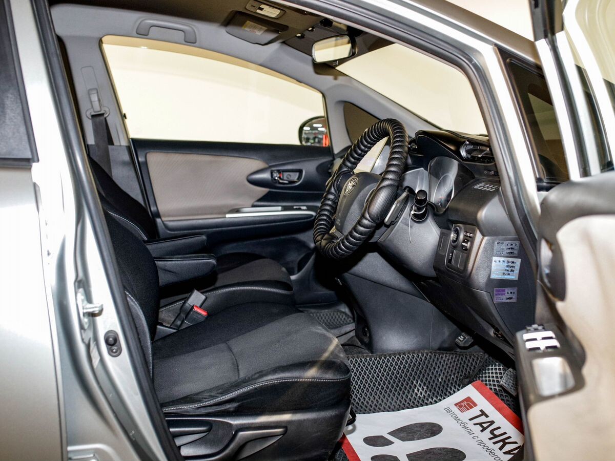 Toyota Wish 2009 - фото автомобиля