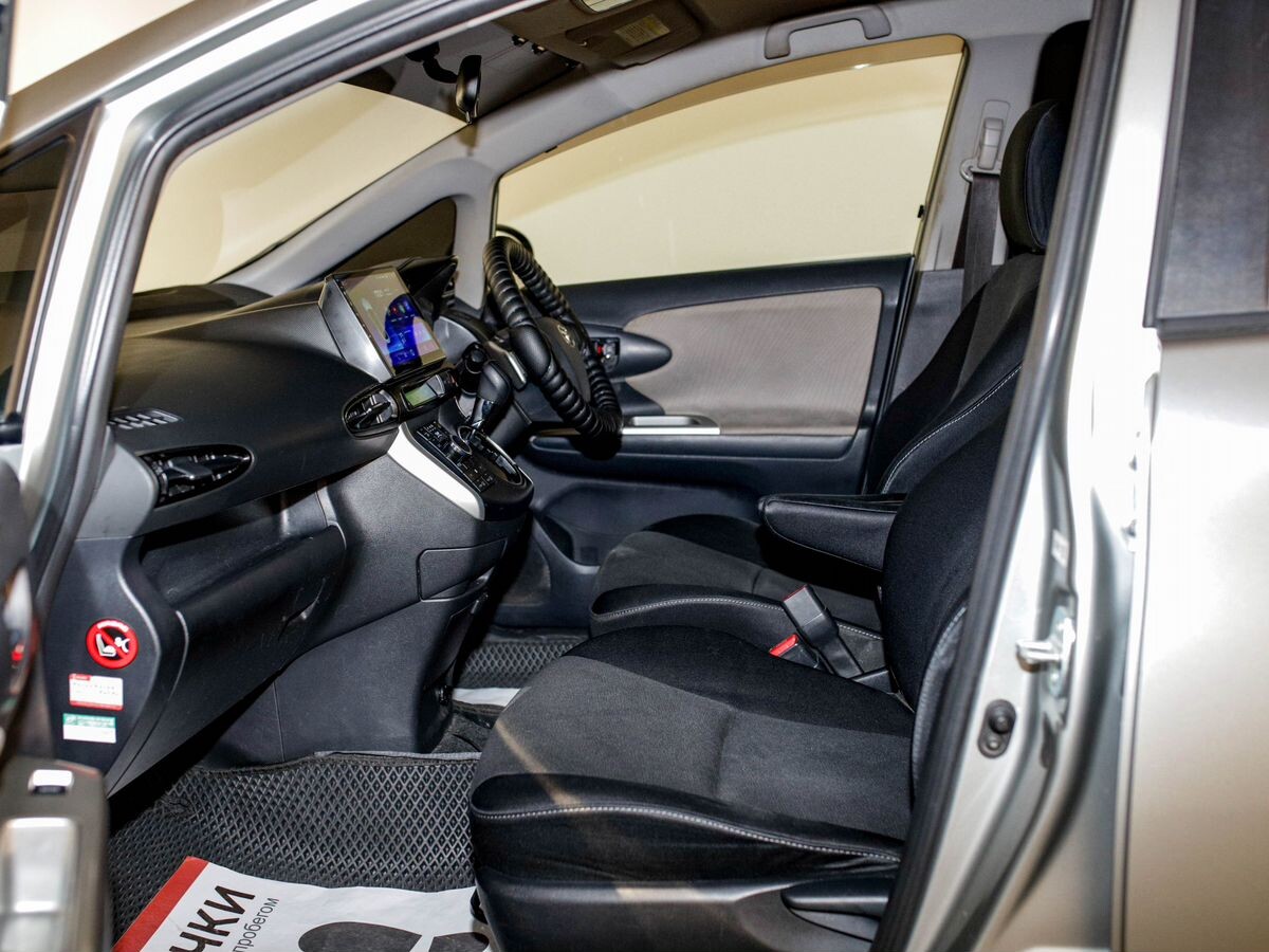 Toyota Wish 2009 - фото автомобиля
