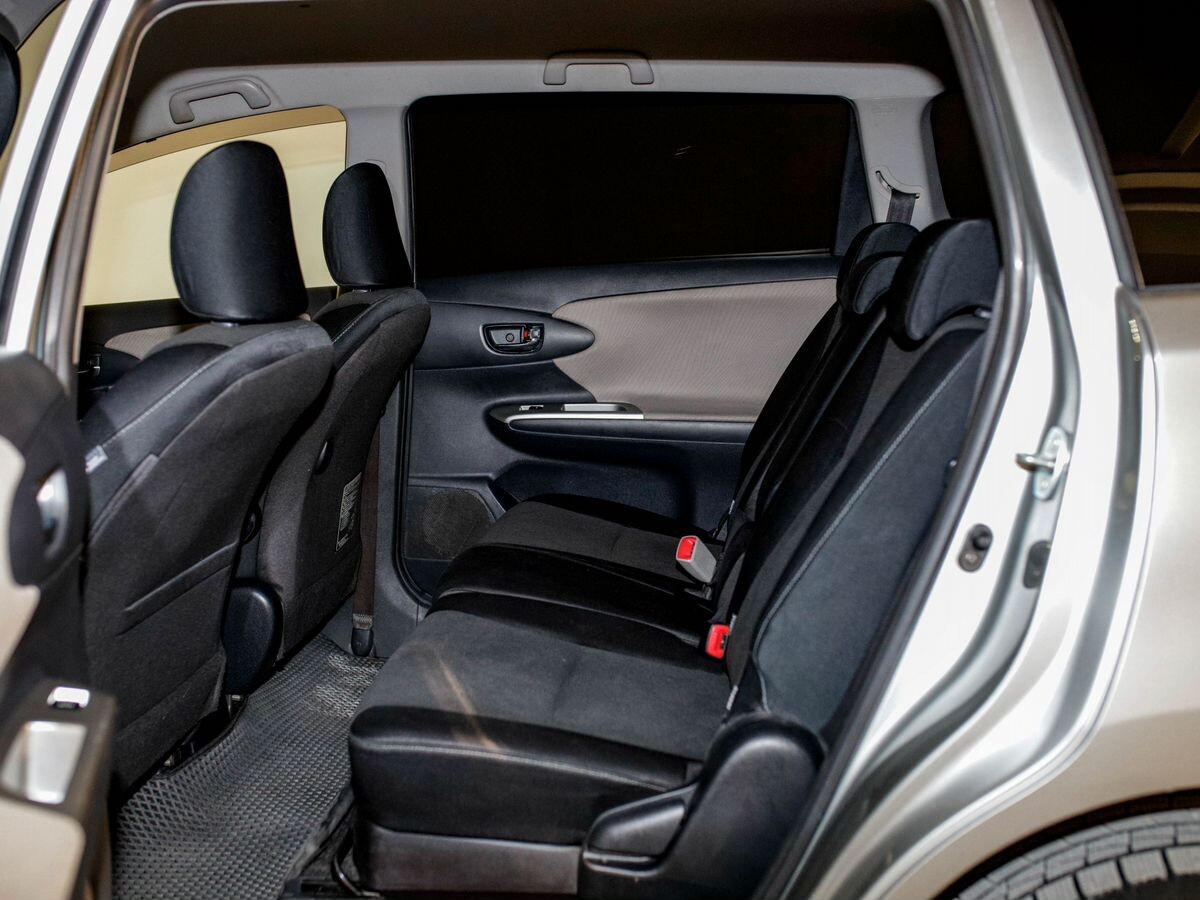 Toyota Wish 2009 - фото автомобиля