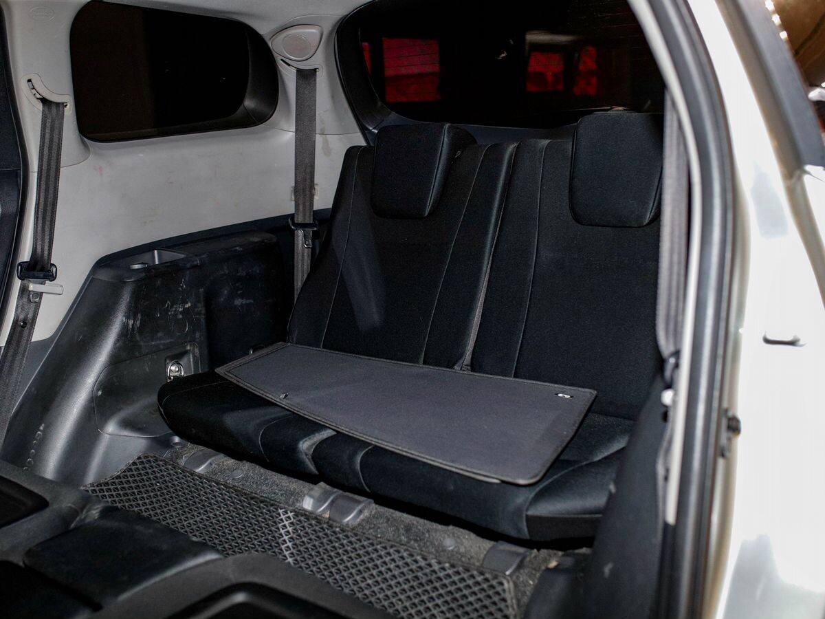 Toyota Wish 2009 - фото автомобиля