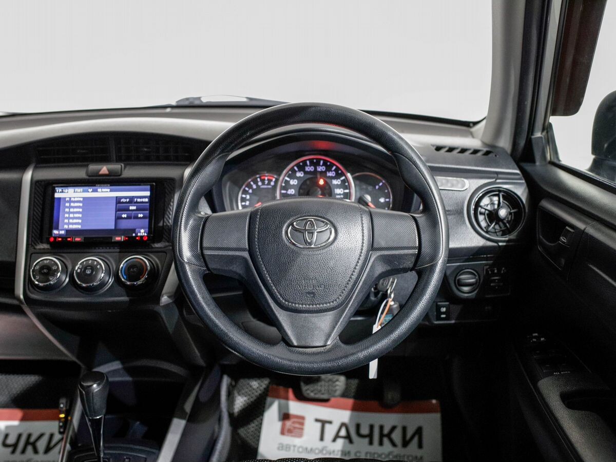 Toyota Corolla Fielder 2017 - фото автомобиля