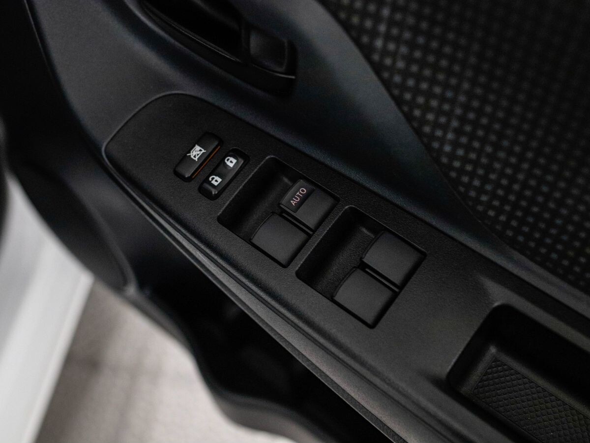 Toyota Vitz 2018 - фото автомобиля