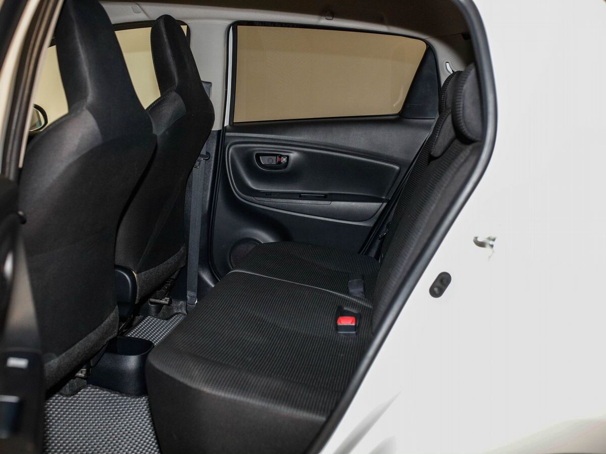Toyota Vitz 2018 - фото автомобиля