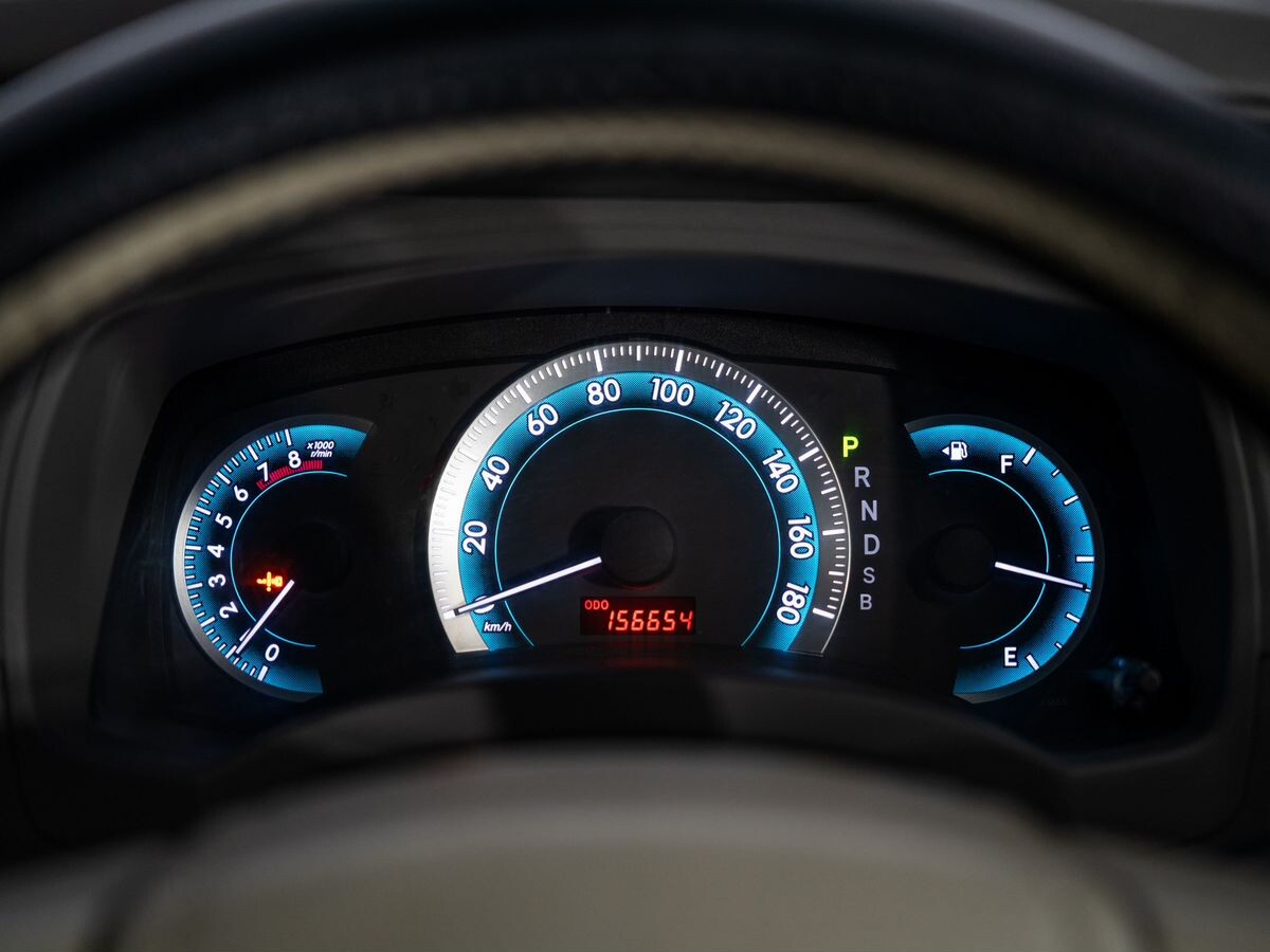 Toyota Isis 2013 - фото автомобиля