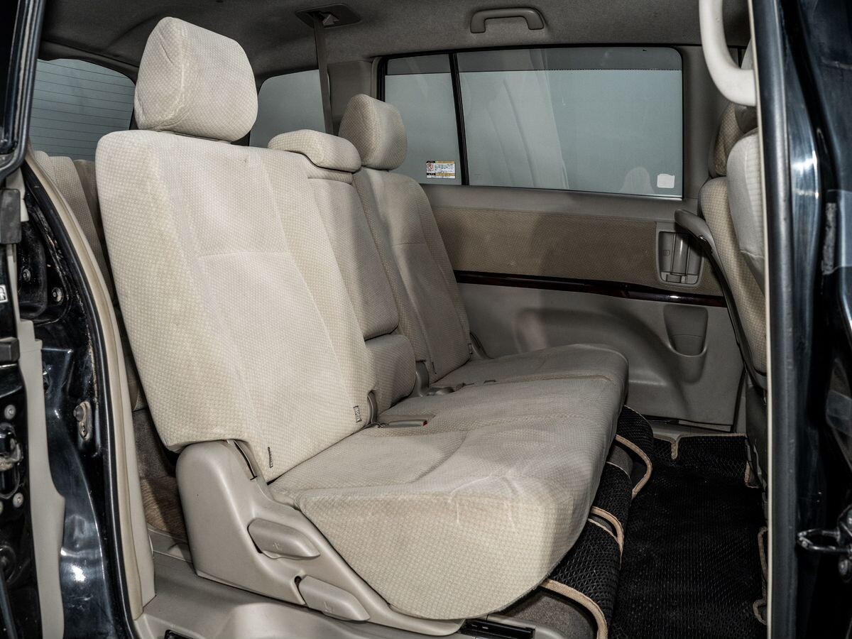 Toyota Isis 2013 - фото автомобиля