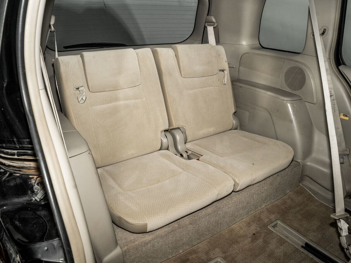 Toyota Isis 2013 - фото автомобиля