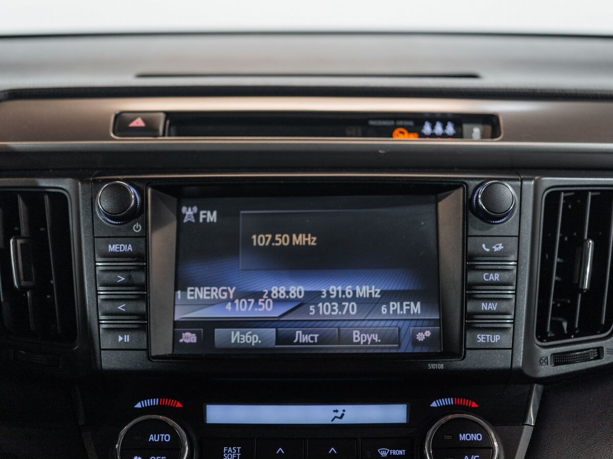 Toyota RAV4 2017 - фото автомобиля