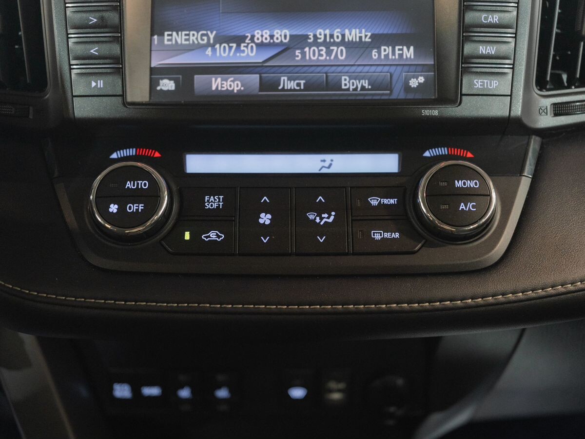 Toyota RAV4 2017 - фото автомобиля