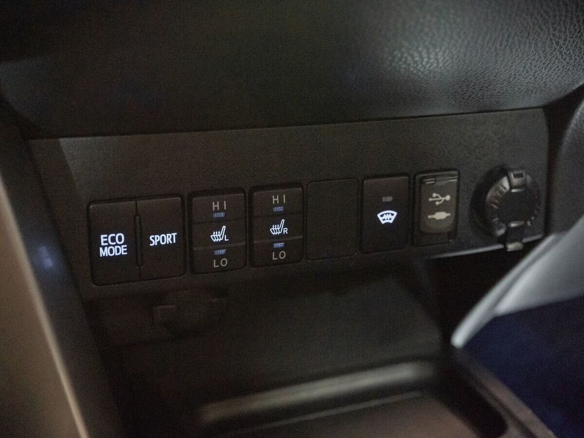 Toyota RAV4 2017 - фото автомобиля