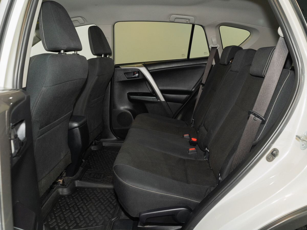 Toyota RAV4 2017 - фото автомобиля