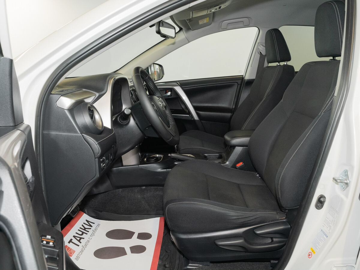 Toyota RAV4 2017 - фото автомобиля