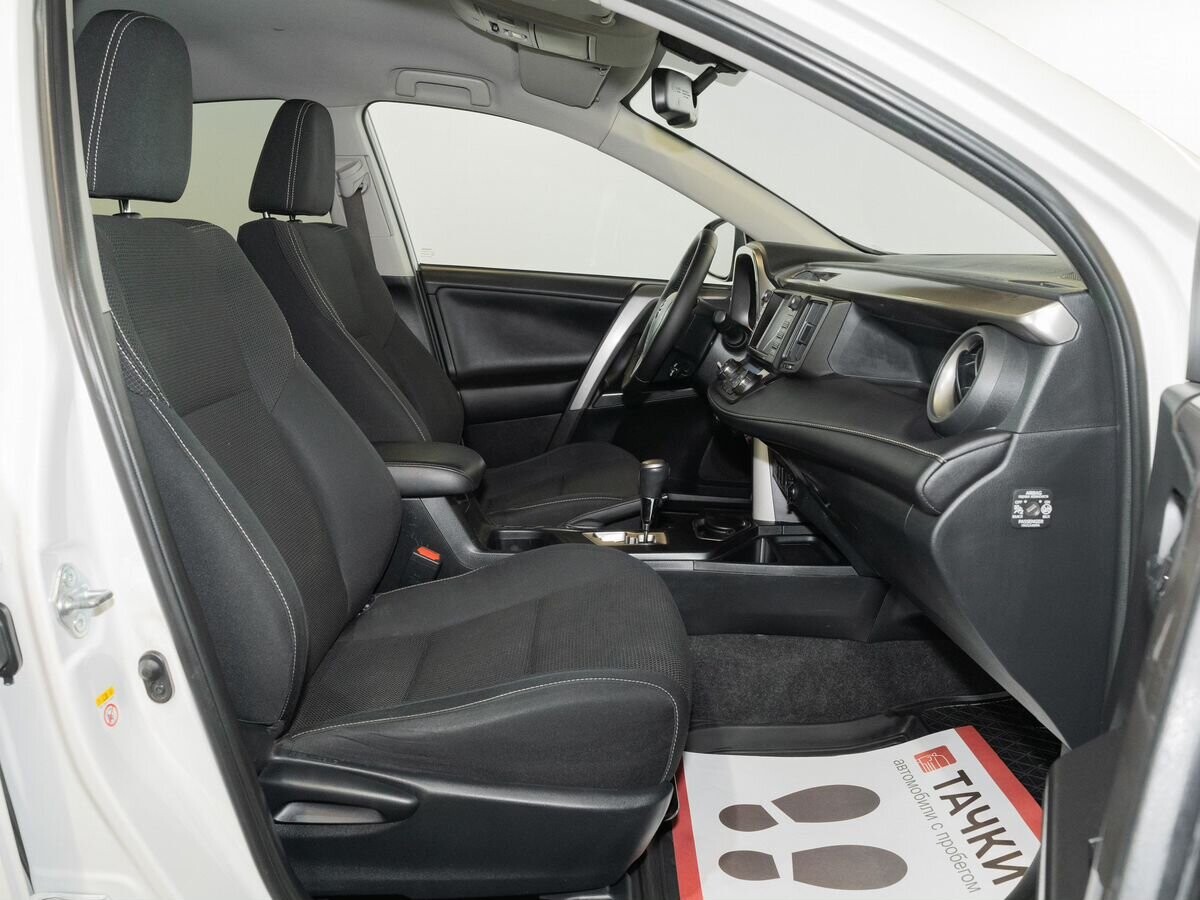 Toyota RAV4 2017 - фото автомобиля