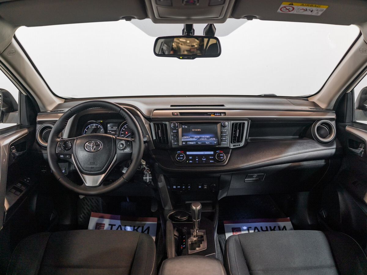 Toyota RAV4 2017 - фото автомобиля