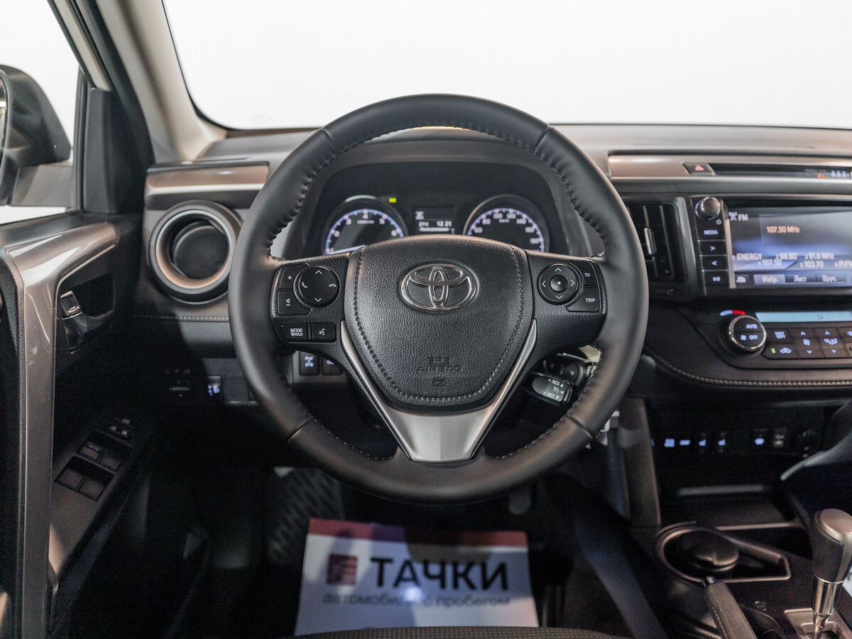 Toyota RAV4 2017 - фото автомобиля