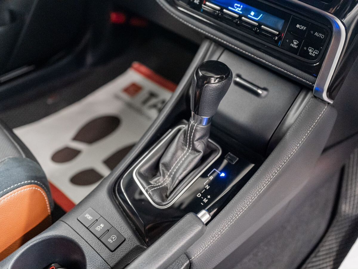 Toyota Auris 2016 - фото автомобиля
