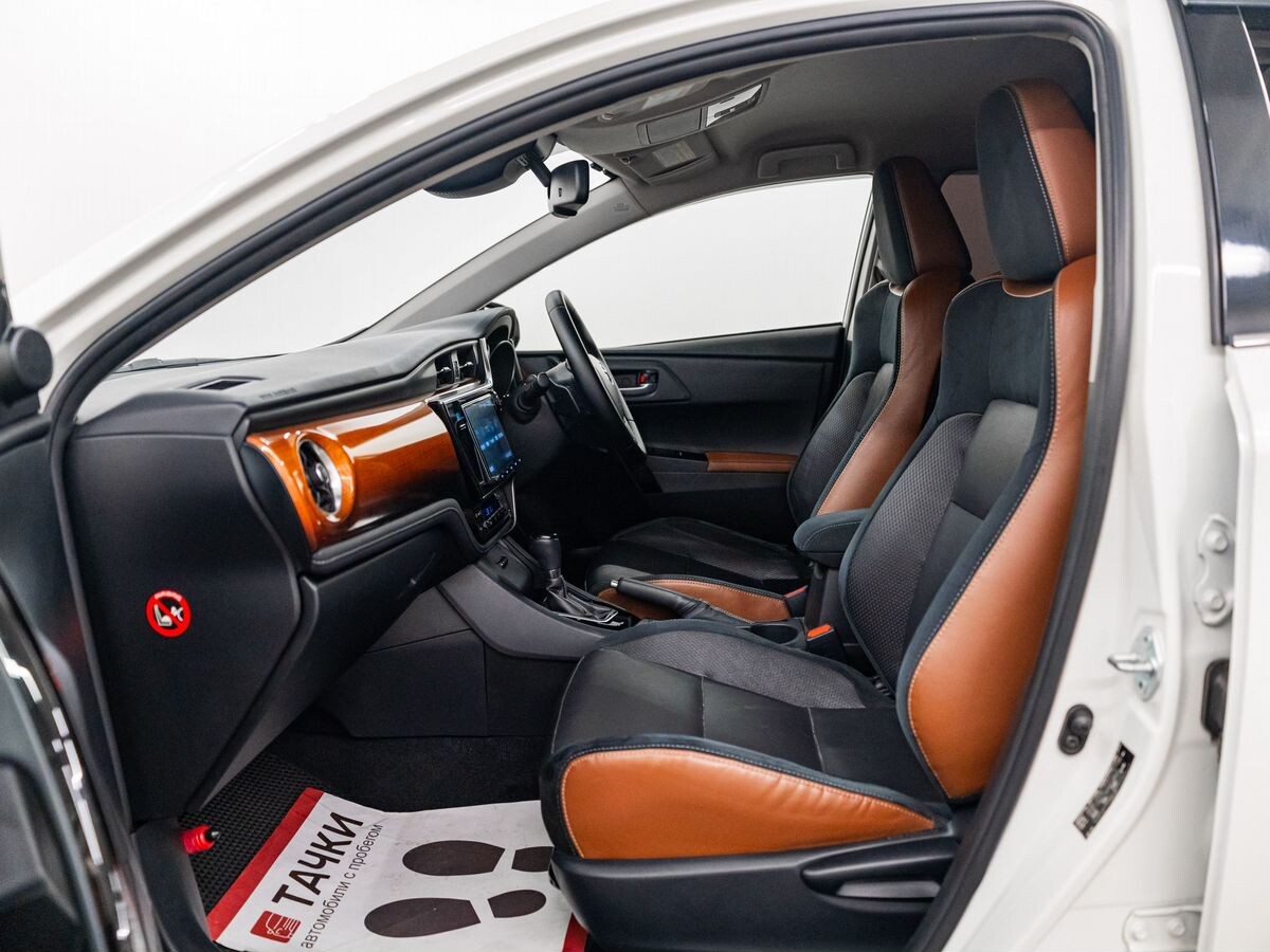 Toyota Auris 2016 - фото автомобиля