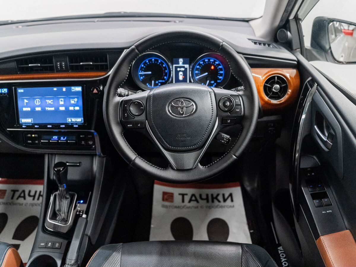 Toyota Auris 2016 - фото автомобиля