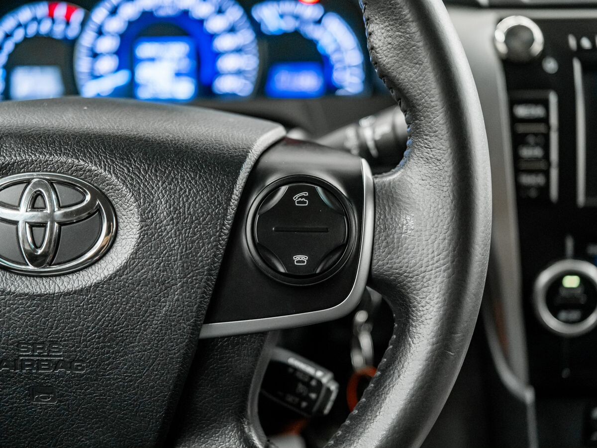 Toyota Camry 2012 - фото автомобиля