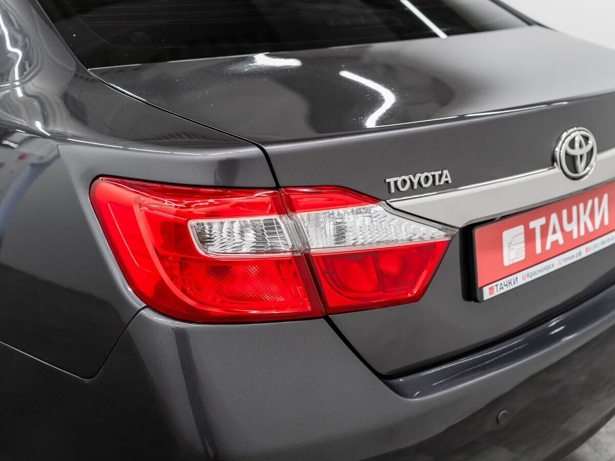 Toyota Camry 2012 - фото автомобиля
