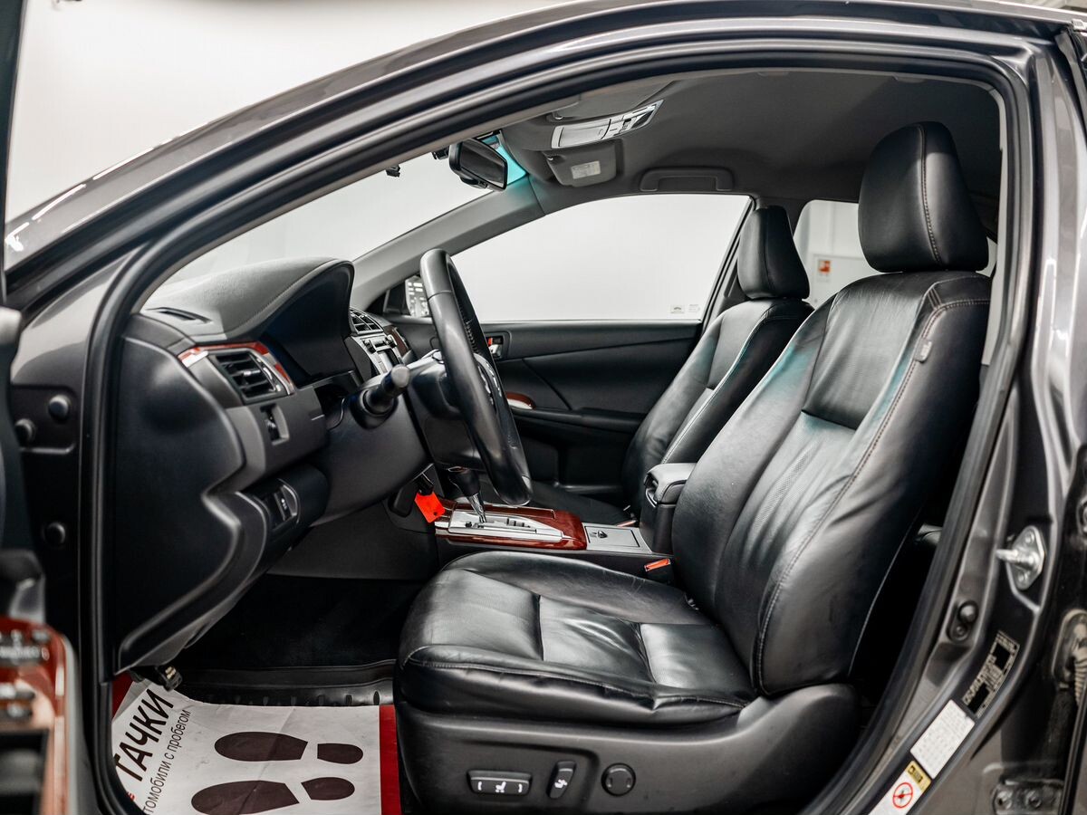 Toyota Camry 2012 - фото автомобиля