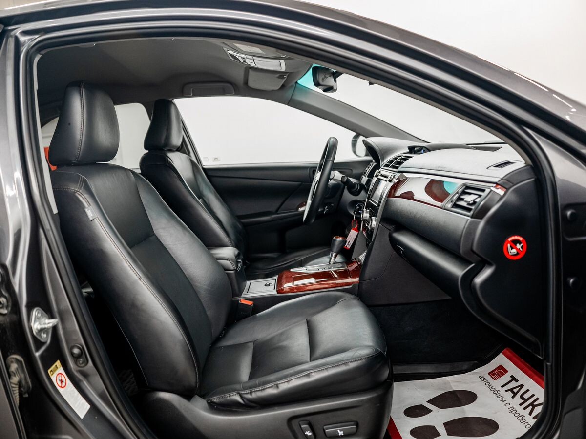 Toyota Camry 2012 - фото автомобиля