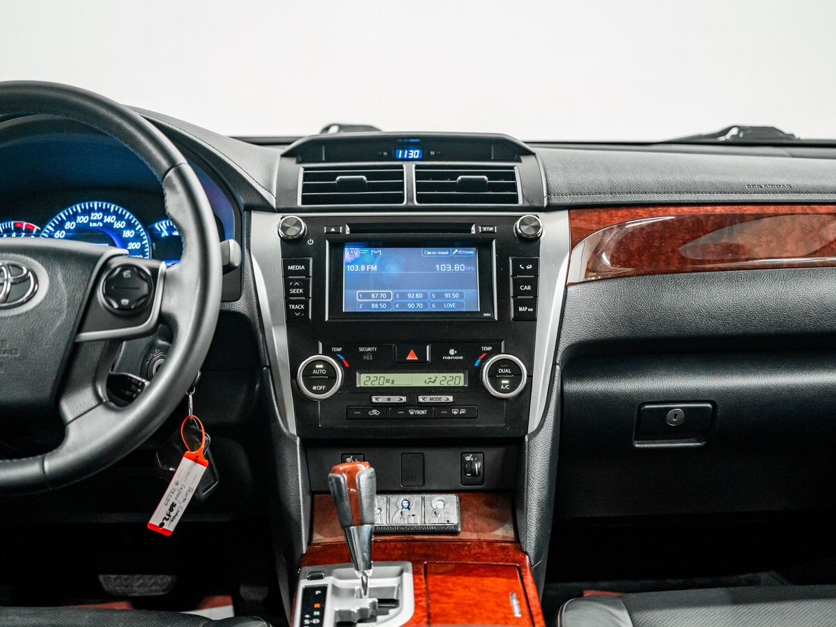 Toyota Camry 2012 - фото автомобиля