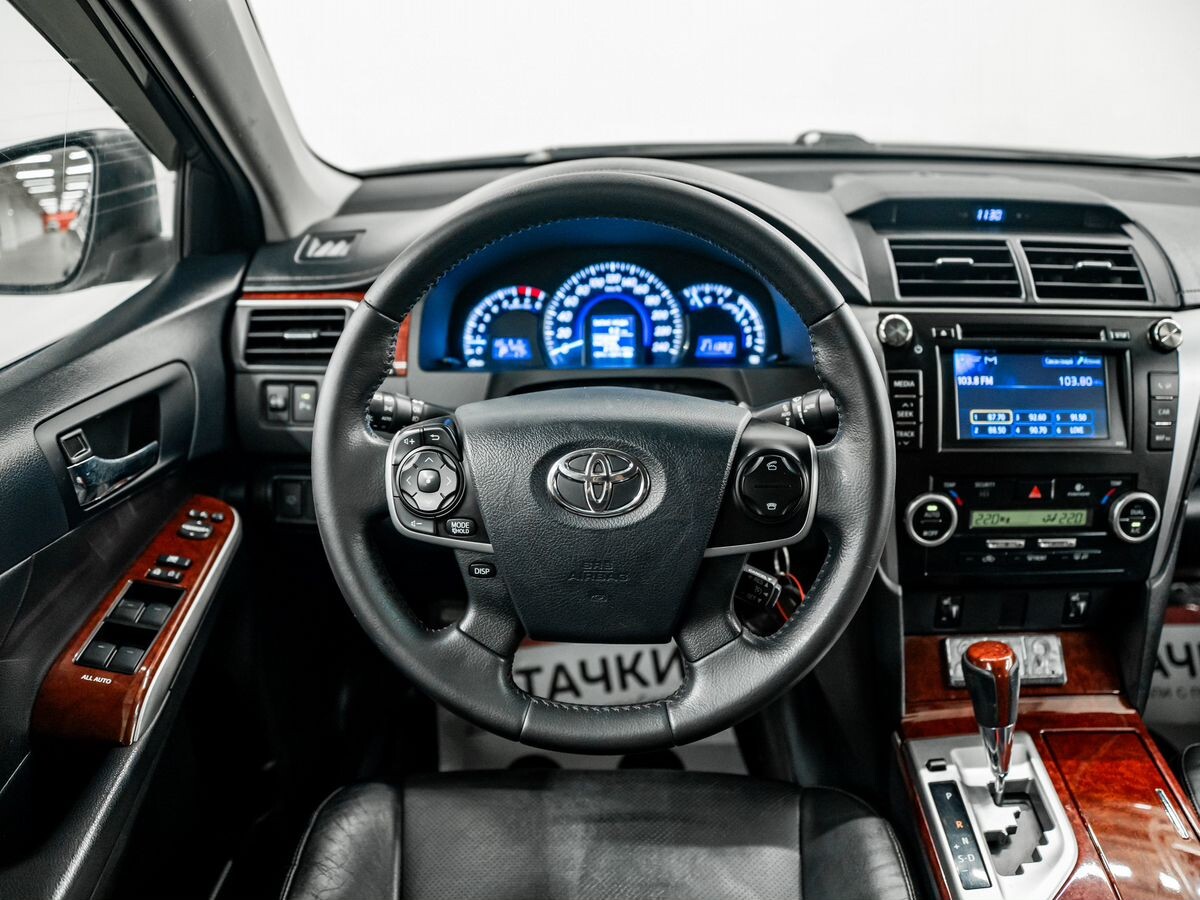 Toyota Camry 2012 - фото автомобиля