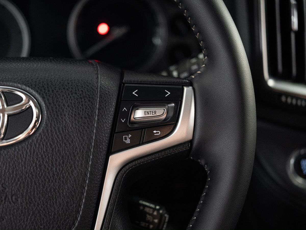 Toyota Land Cruiser 2019 - фото автомобиля