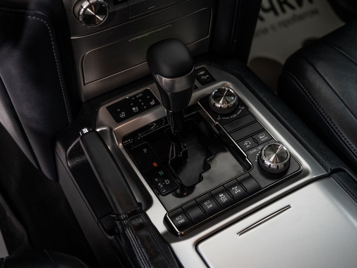 Toyota Land Cruiser 2019 - фото автомобиля