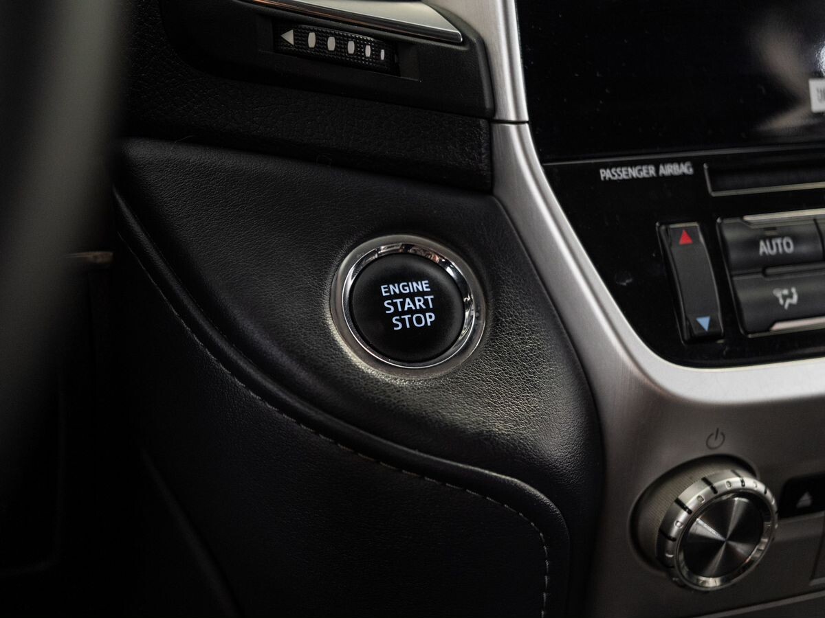 Toyota Land Cruiser 2019 - фото автомобиля