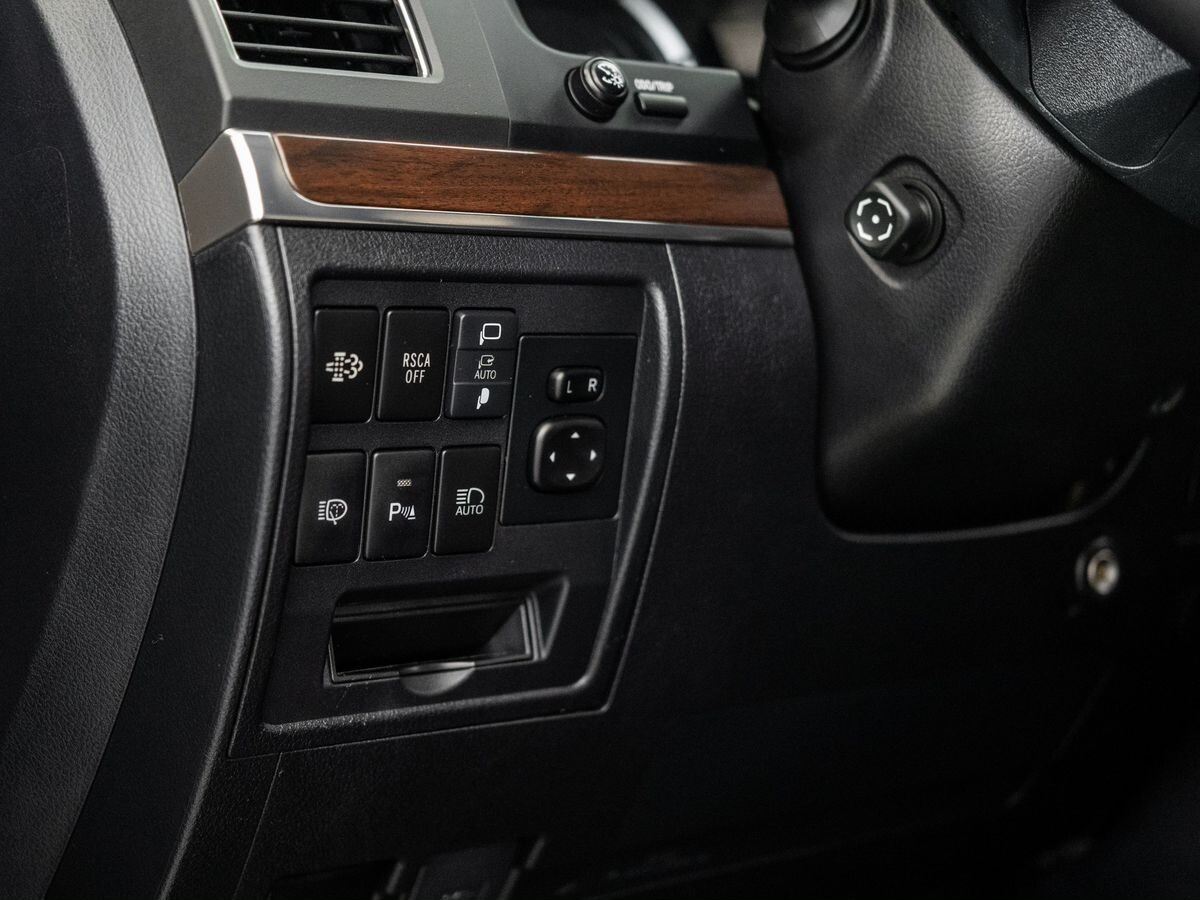 Toyota Land Cruiser 2019 - фото автомобиля