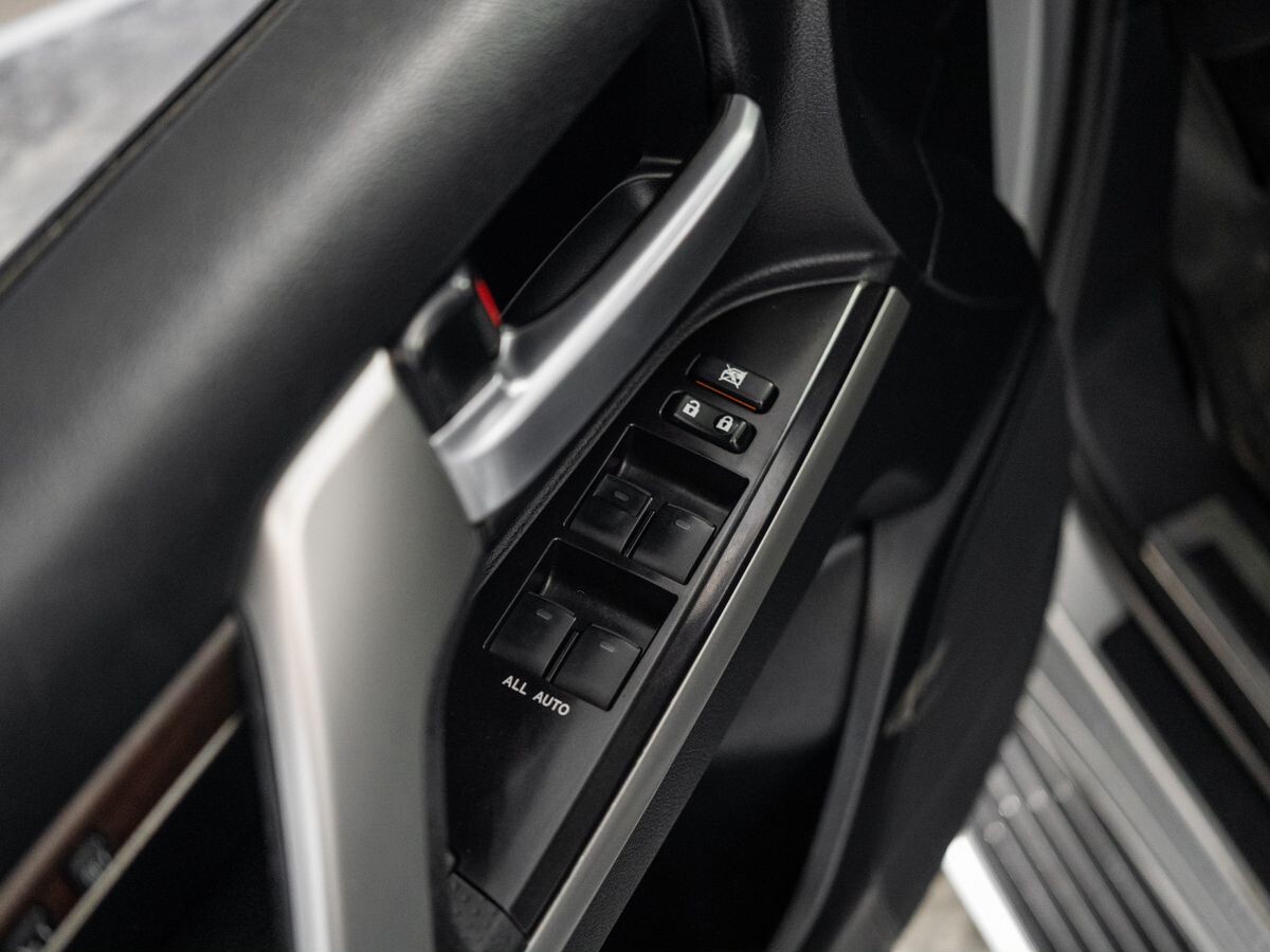 Toyota Land Cruiser 2019 - фото автомобиля