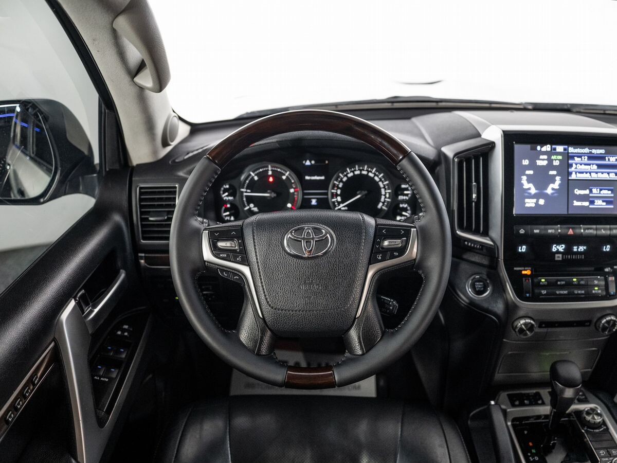 Toyota Land Cruiser 2019 - фото автомобиля
