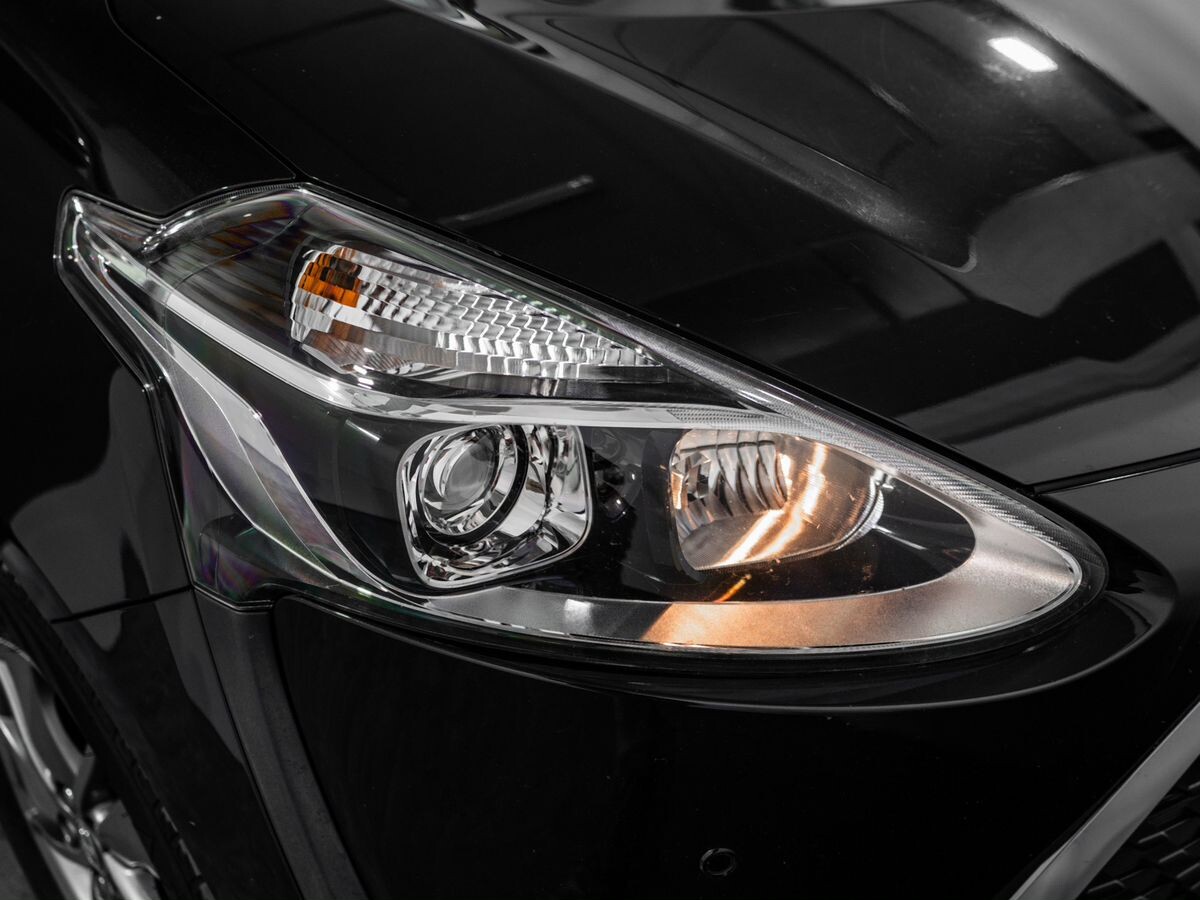 Toyota Sienta 2021 - фото автомобиля