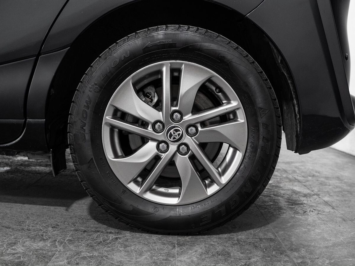 Toyota Sienta 2021 - фото автомобиля