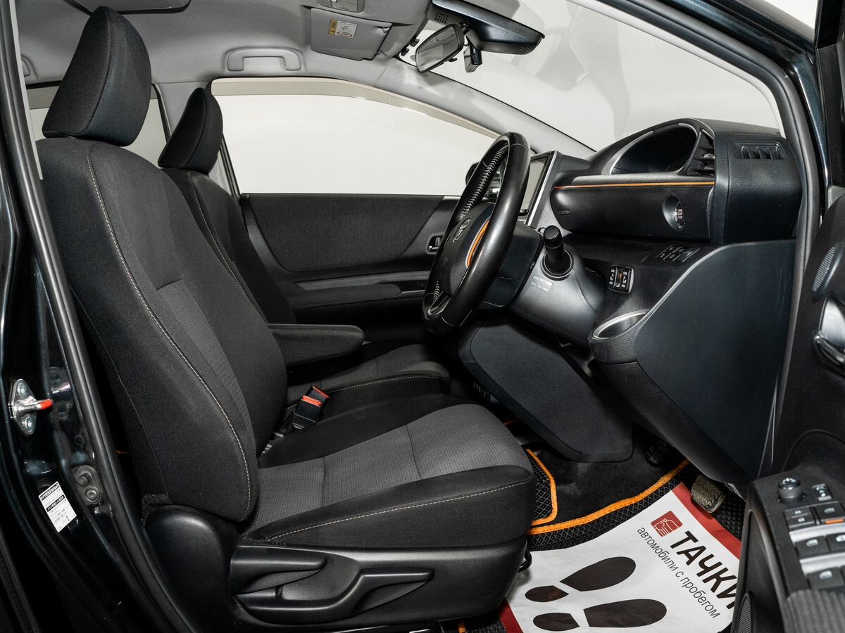 Toyota Sienta 2021 - фото автомобиля