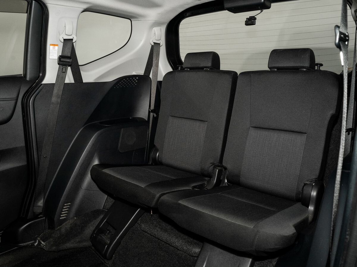 Toyota Sienta 2021 - фото автомобиля