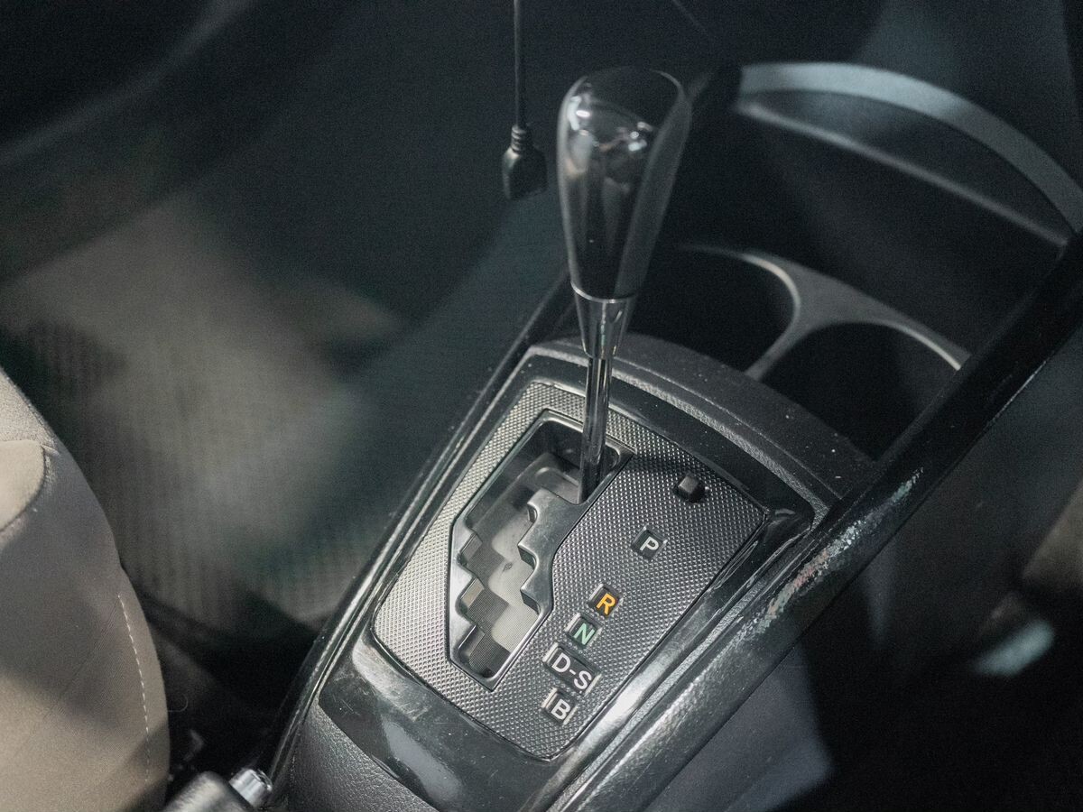 Toyota Corolla Axio 2012 - фото автомобиля