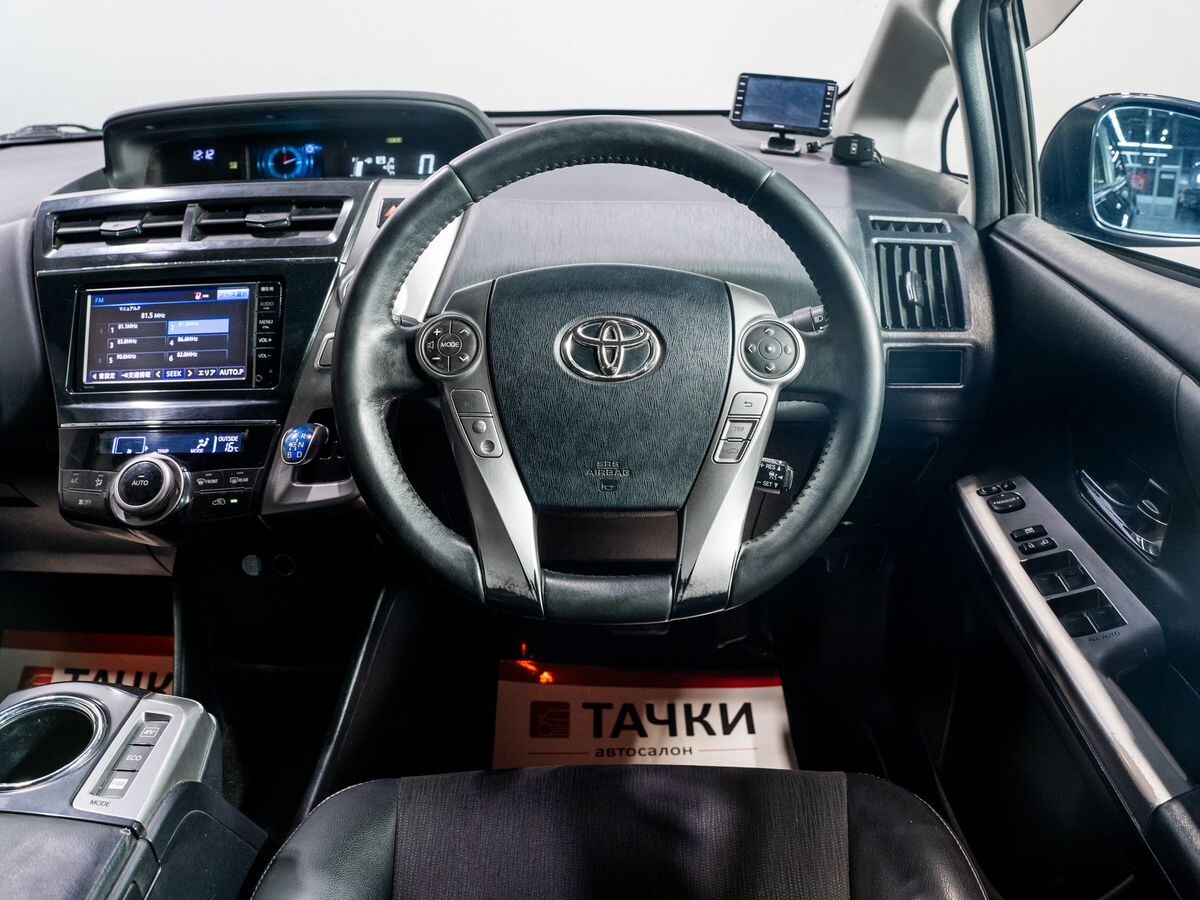 Toyota Prius Alpha 2015 - фото автомобиля