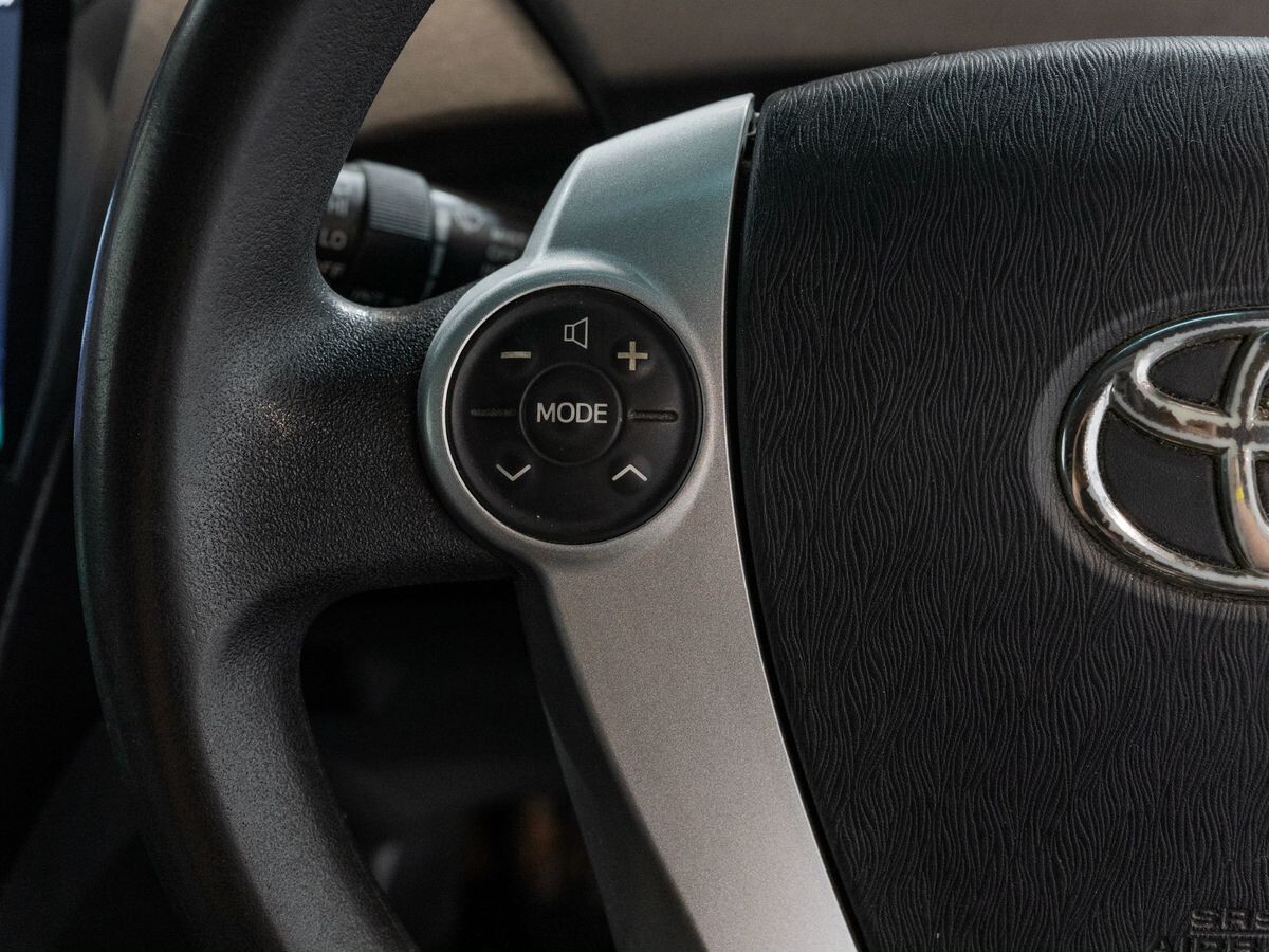 Toyota Prius 2011 - фото автомобиля