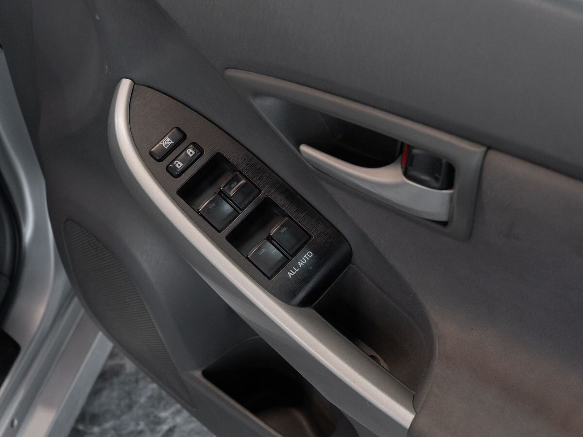 Toyota Prius 2011 - фото автомобиля
