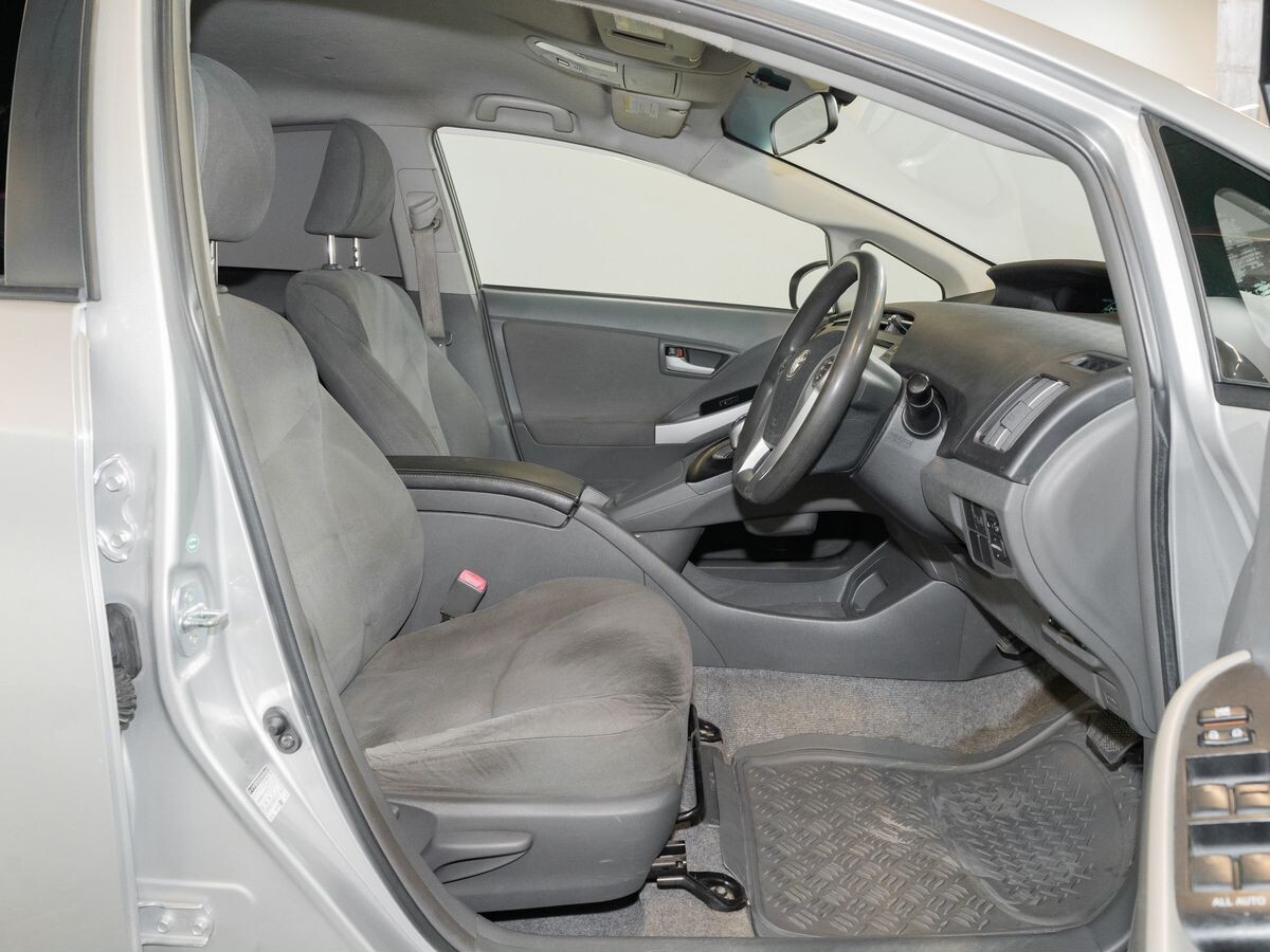 Toyota Prius 2011 - фото автомобиля