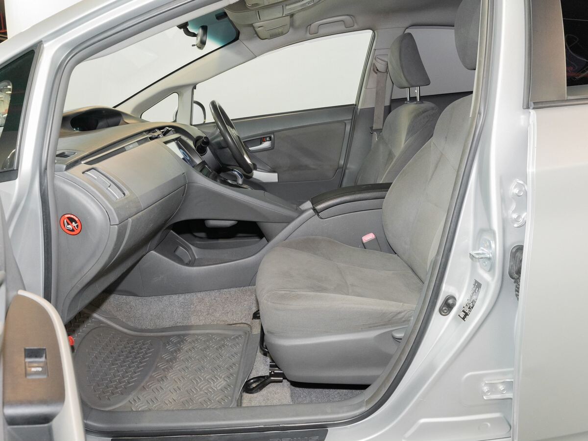 Toyota Prius 2011 - фото автомобиля