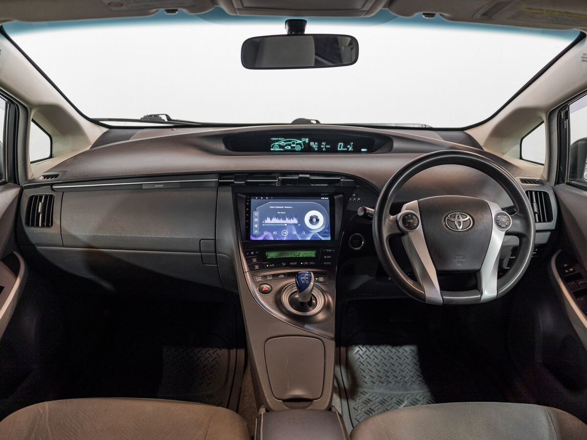 Toyota Prius 2011 - фото автомобиля